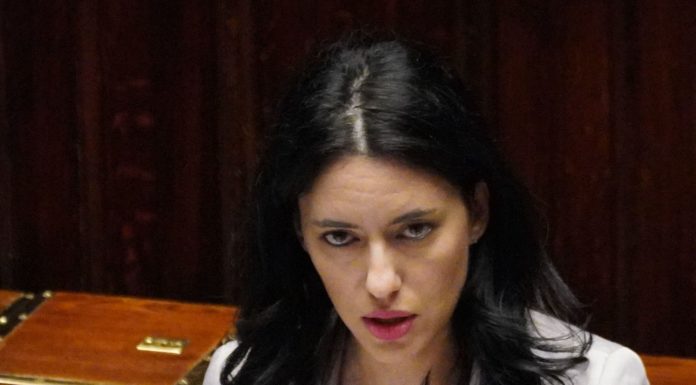 Scuola, via libera all’aumento degli organici