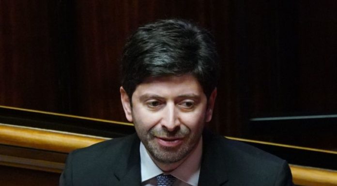 Speranza “Riapriranno tutte le scuole, obiettivo piena sicurezza”