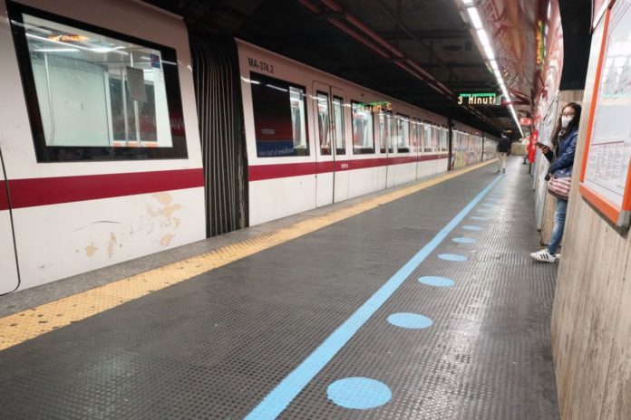 EMERGENZA CORONAVIRUS, ATAC SI PREPARA ALLA FASE 2: INGRESSI CONTINGENTATI E DISTANZIATORI ALLA FERMATA METRO SAN GIOVANNI