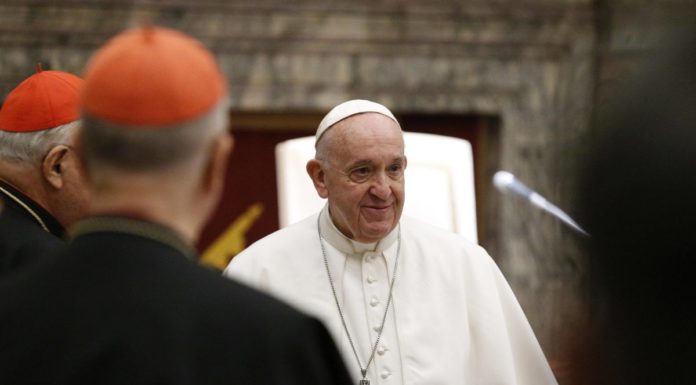 Papa “Se non ci prendiamo cura degli ultimi il mondo non guarisce”