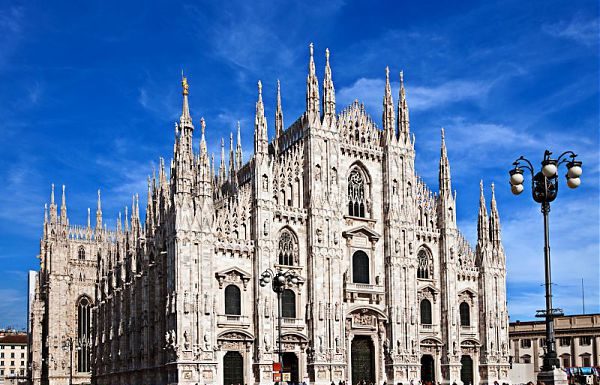 Prende in ostaggio una guardia giurata al Duomo di Milano, arrestato