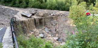 Frana travolge auto in Valtellina, tre morti. Grave un bimbo di 5 anni