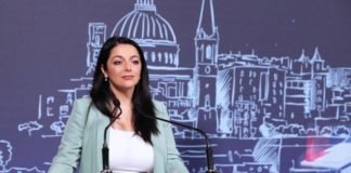 Malta, Tourism Minister under pressure to resign