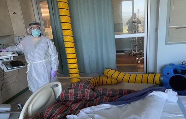 Sharon Stone “Mia sorella ha il coronavirus, indossate la mascherina”