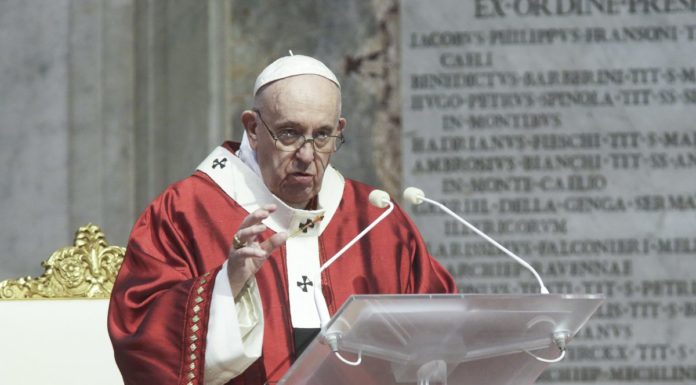 Papa “L’economia è malata, dalla pandemia dobbiamo uscire migliori”