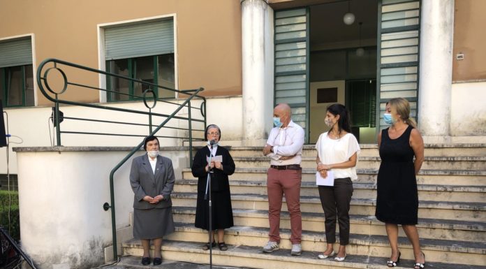 Aule scuola in un istituto religioso a Roma, Raggi visita stabile