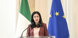 Scuola, Azzolina al personale “Sarà un anno duro ma fatto gran lavoro”