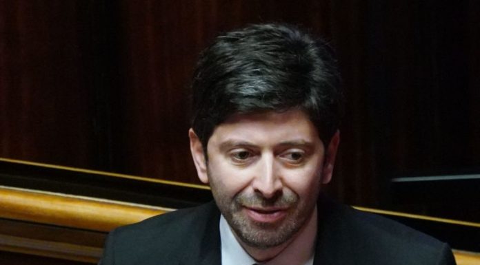 Coronavirus, Speranza “Mi fido degli insegnanti, no test obbligatori”