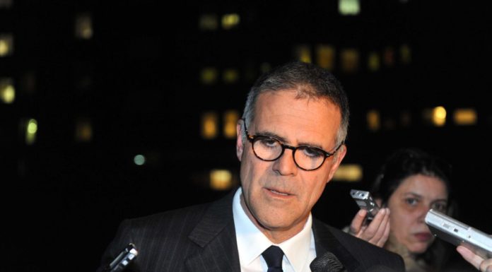 Zangrillo “Berlusconi non è intubato, situazione confortante”