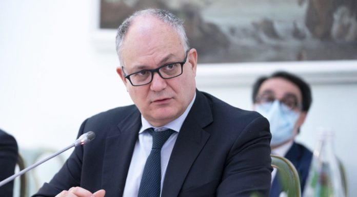 Gualtieri “Il calo del Pil non sarà a due cifre”
