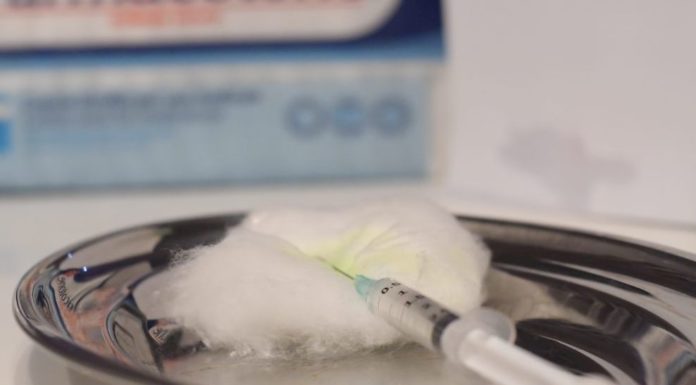 Covid, Speranza “Su vaccino passi avanti, ma non abbassare la guardia”