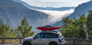 Con Mini Cooper SE Countryman All4 verso la gola del Verdon