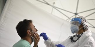 Coronavirus, in Sardegna test per chi sbarca e mascherine h24