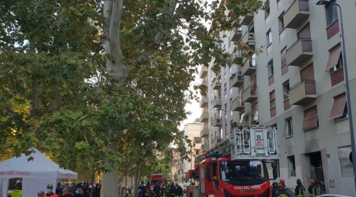 Esplosione in un condominio a Milano, 6 feriti di cui uno grave