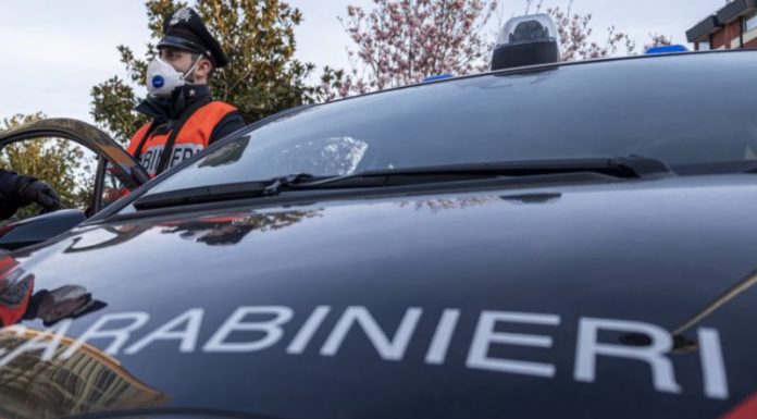 Investe e uccide la sorella perchè gay, arrestato