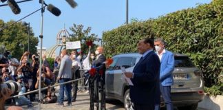 Berlusconi dimesso dal San Raffaele “Anche stavolta l’ho scampata”