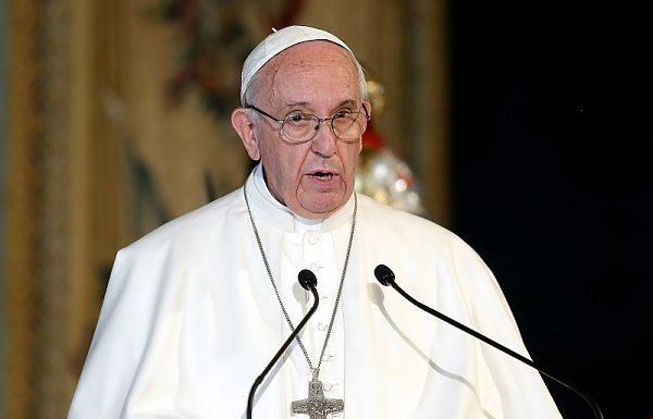 Papa Francesco “Globalizzare le cure, il vaccino sia per tutti”