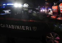 Fuggono al posto di blocco e si schiantano nel Foggiano: morto un 17enne, feriti altri 4 minorenni