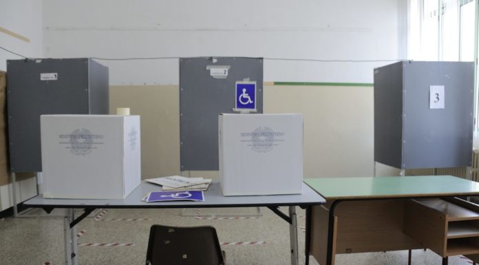 Referendum, alle 12 affluenza al 12,25%
