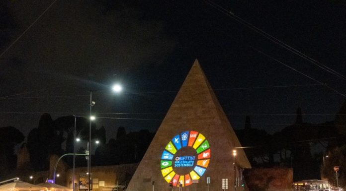 Acea illumina Piramide Cestia con obiettivi sviluppo sostenibile Onu
