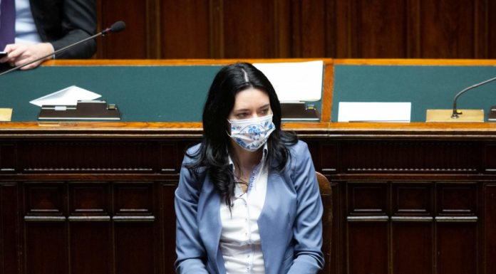 Azzolina “Recovery Fund necessario per rinnovare la scuola”