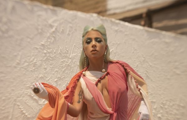 Lady Gaga, arriva in radio il nuovo singolo “911”