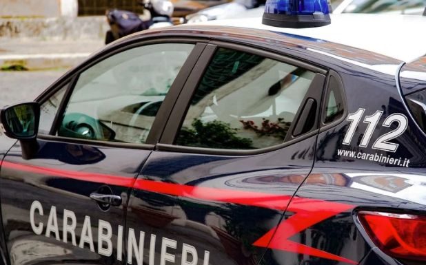 Prato, uccide amico e ferisce compagna, fermato
