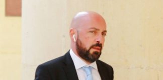 Malta, former government official accused of threatening journalist