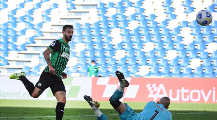 Sassuolo-Crotone 4-1, neroverdi in vetta alla serie A