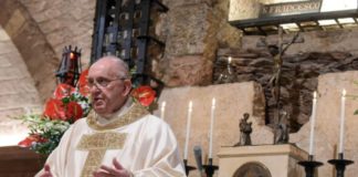 Papa Francesco firma sua terza enciclica “Fratelli tutti”
