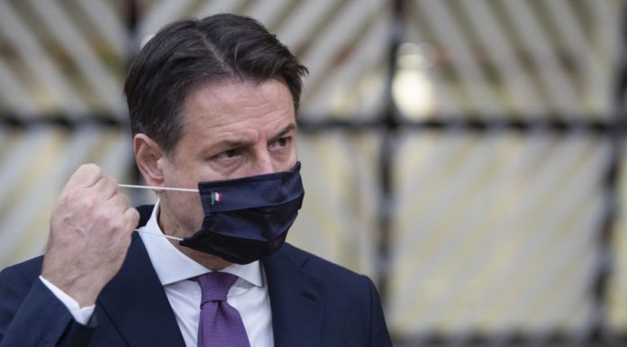 Coronavirus, Conte: “Non disperdere risultati raggiunti con sacrifici”