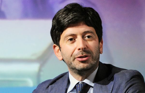 Coronavirus, Speranza “Si parla troppo di calcio, altre le priorità”