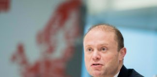 Malta, l’ex premier Muscat si dimette dal Parlamento