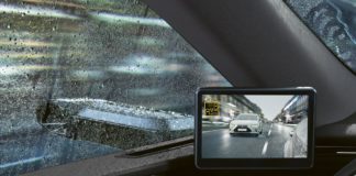 Lexus ES Hybrid ora con gli specchietti retrovisori digitali