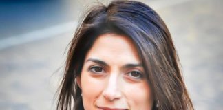 Coronavirus, Raggi in autoisolamento dopo positività capogabinetto