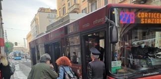 Bolognesi in mascherina sui mezzi pubblici, solo 2 ragazzi sorpresi senza