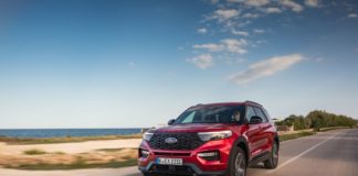 Ford Explorer Plug-in Hybrid, 7 posti imponente e maestoso