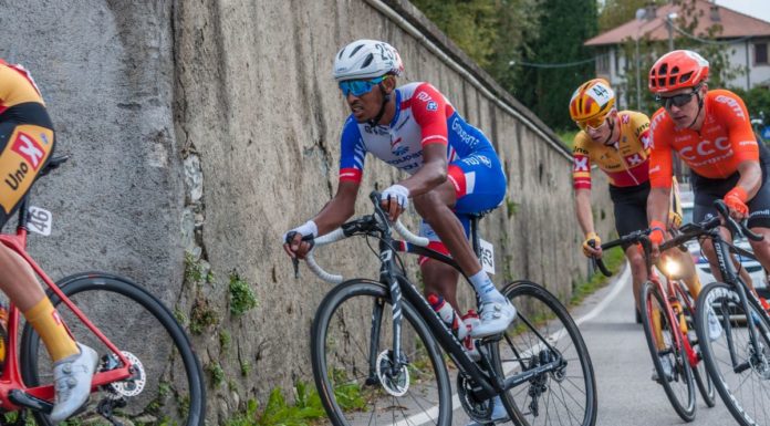 Dowsett vince per distacco l’8^ tappa del Giro, Almeida resta in rosa