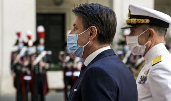 IL PREMIER GIUSEPPE CONTE CON L'AMMIRAGLIO CARLO MASSAGLI