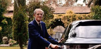 Una DS 7 Crossback E-Tense 4×4 per l’ambasciatore francese