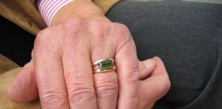 Toscana, dal fine settimana stop alle visite nelle residenze per anziani