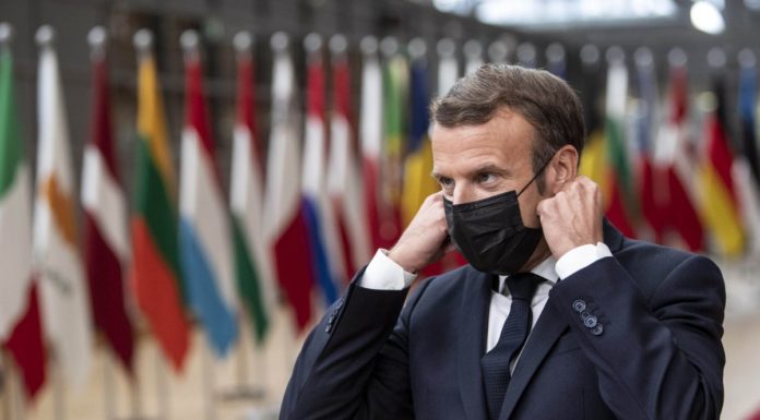 Macron “Coprifuoco nella regione di Parigi”