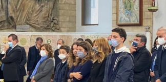 Santelli, commozione e applausi per l’ultimo saluto a Cosenza