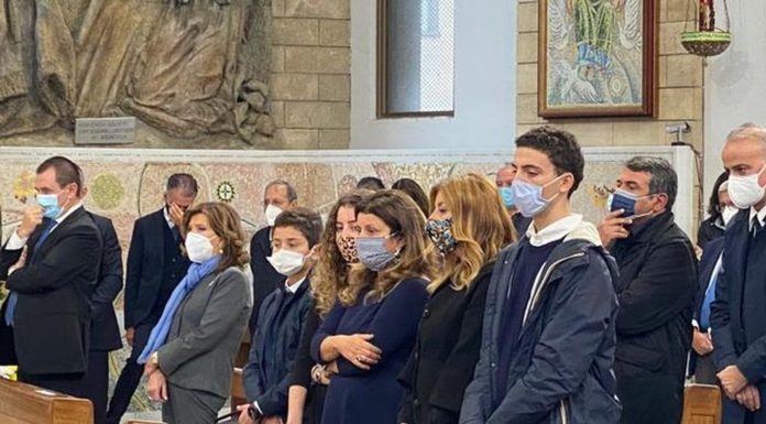 Santelli, commozione e applausi per l’ultimo saluto a Cosenza