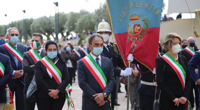 Santelli, sindaci con fascia tricolore per l’ultimo saluto