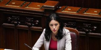 Azzolina “La scuola non deve chiudere, De Luca ci ripensi”