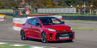 Toyota GR Yaris debutta in pista alla Goodwood Speedweek
