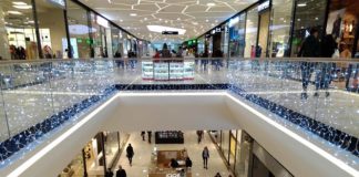 Salgono i numeri del Covid, Piemonte chiude centri commerciali nei weekend