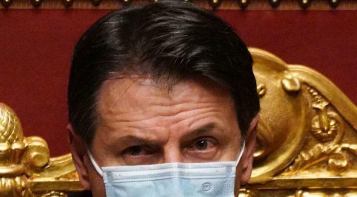 Coronavirus, Conte “Più pronti di marzo ma limitare spostamenti”