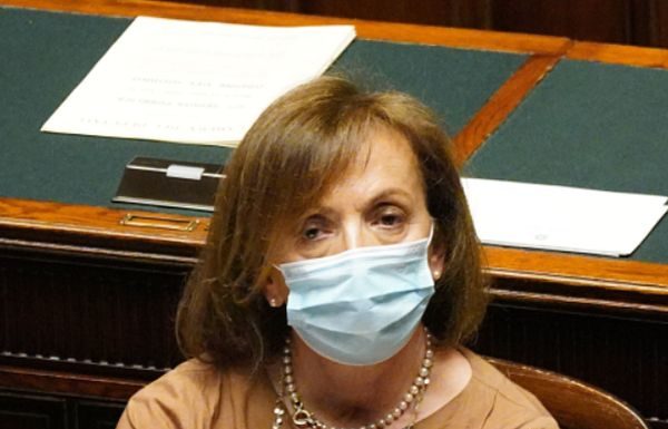 Coronavirus, Zampa”Scaricare Immuni e non uscire quando non necessario”